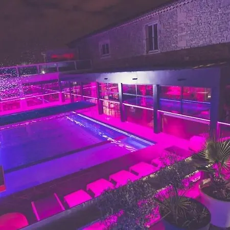 Gite, Fitness&billard Gratuit&spa Mas La Farelle Hébergement de vacances *